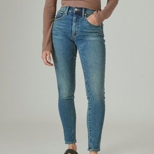 NWOT-Lucky Brand High Rise Bridgette Jeans